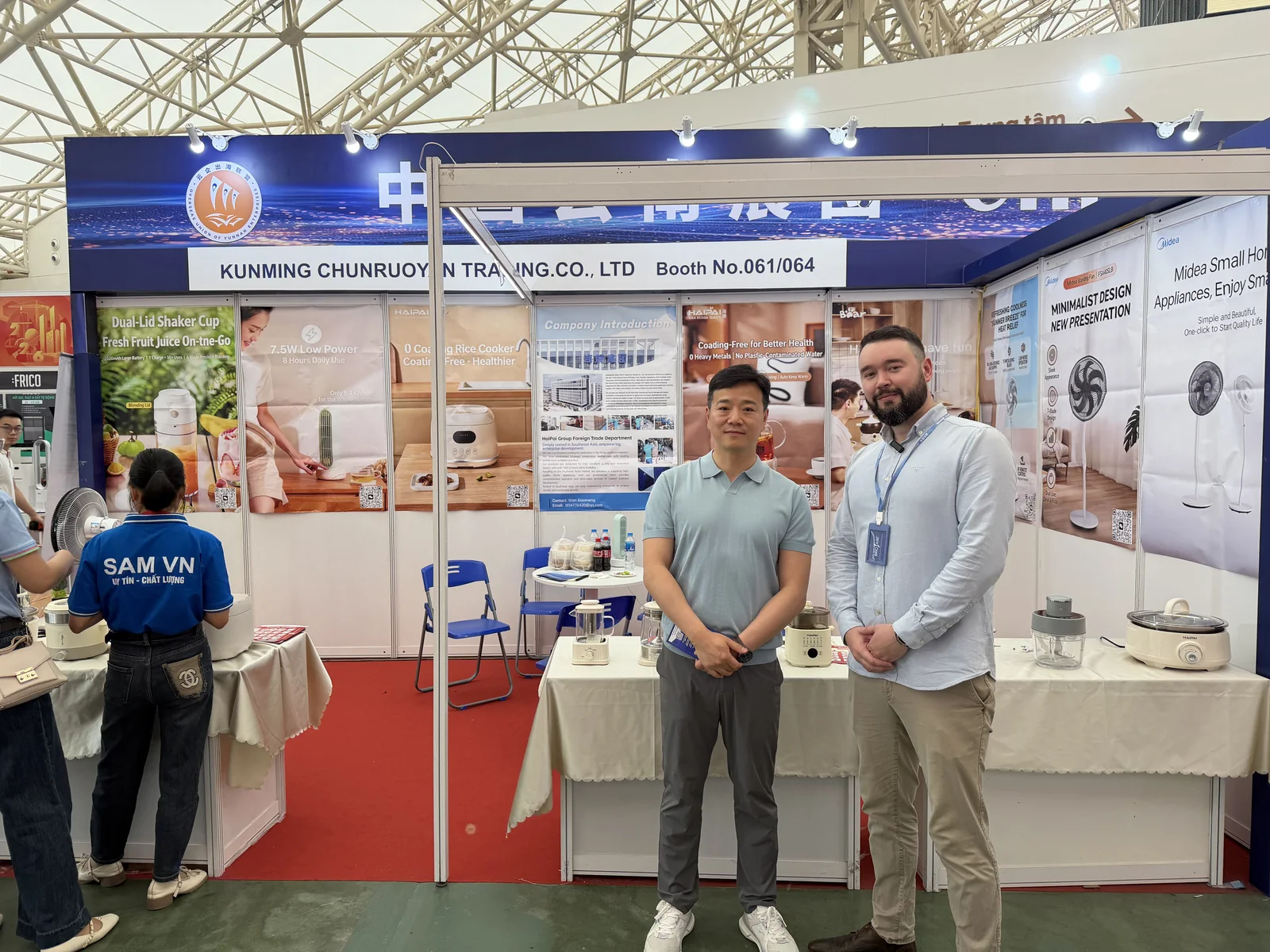 VELAN Global 在越南展会与合作伙伴交流