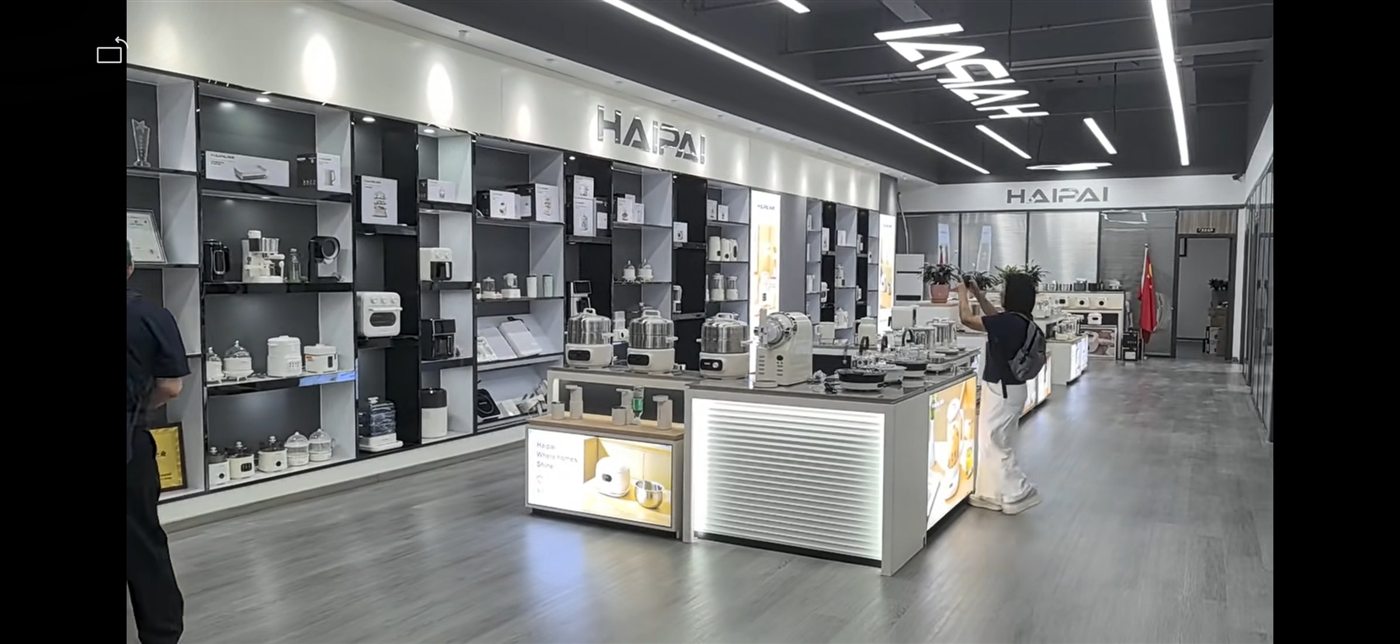 Small home appliance showroom for product presentation